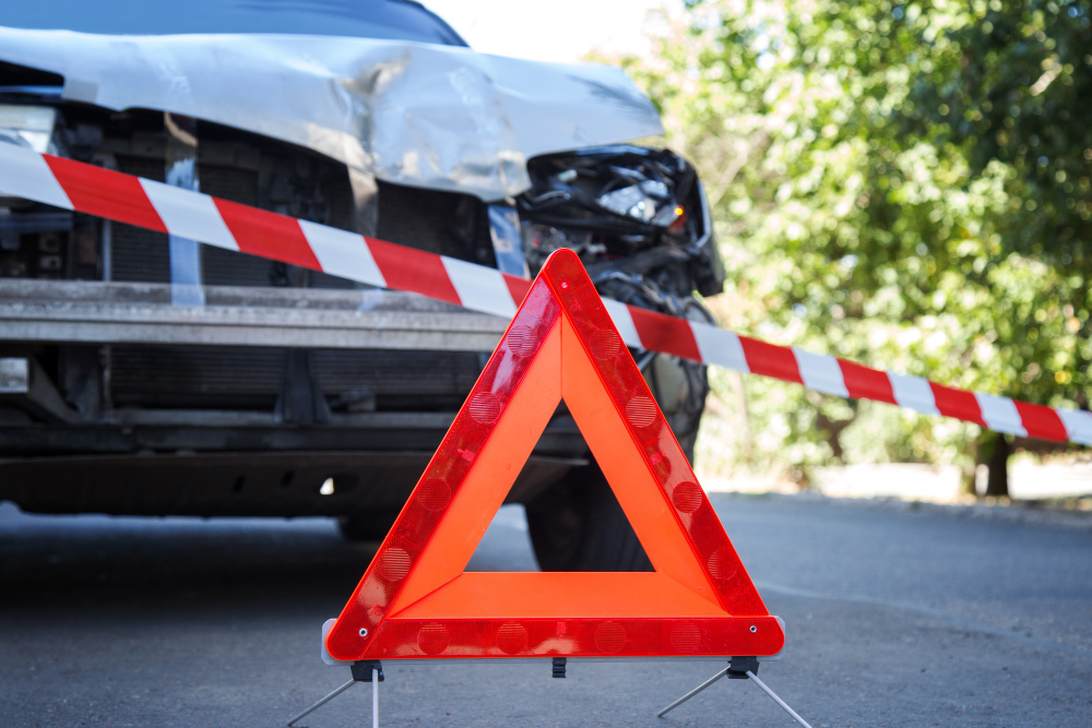 Suv contro le auto in sosta a San Benedetto